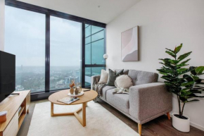 A Sky-high Metropolis Retreat near the CBD